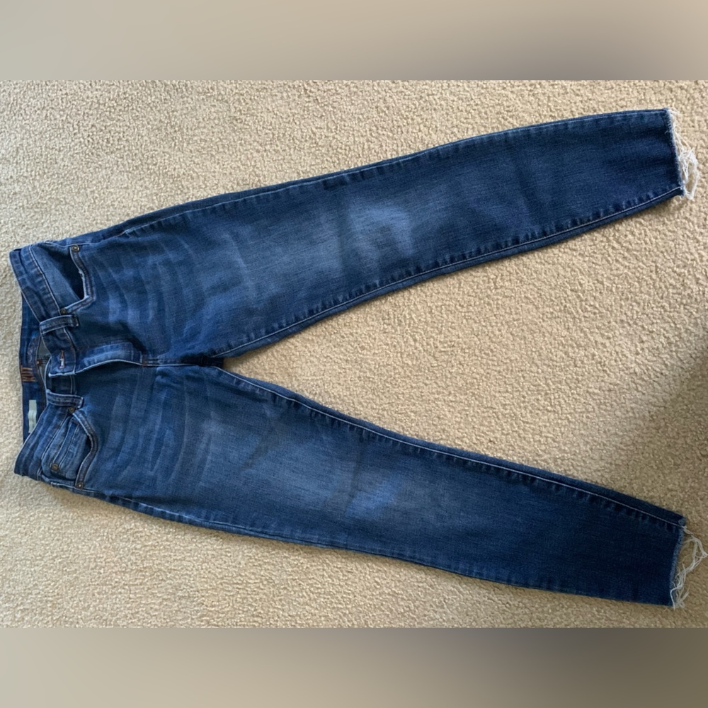 Size 6 Kut from the Kloth Carlo skinny jeans.